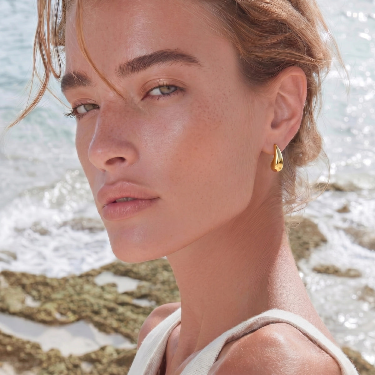 Puces Larme Dorées | Celeste bijoux